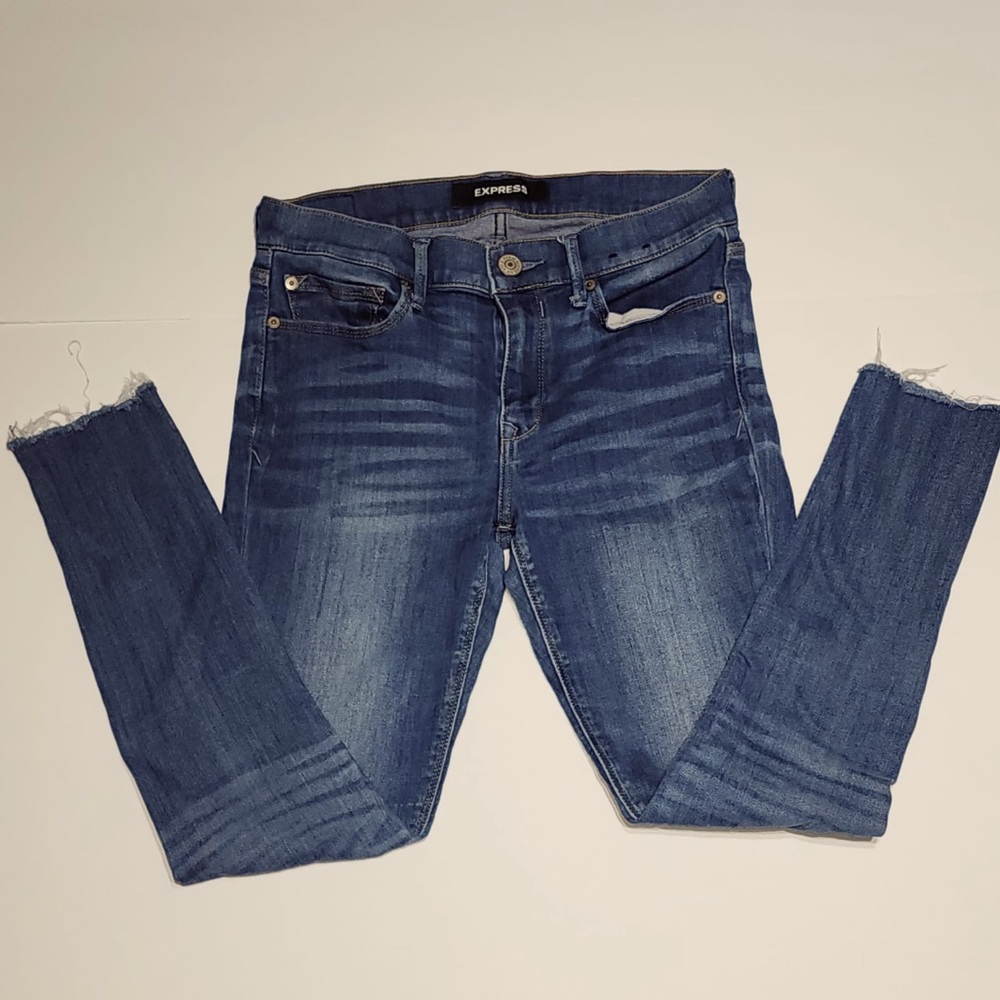 Express  Mid Rise Ripped Ankle Jean Leggings. Size : 6R